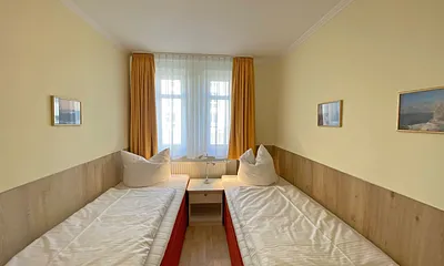 2. Schlafzimmer mit Einzelbetten