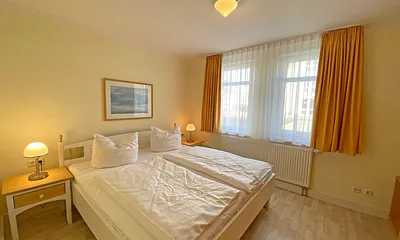 1. Schlafzimmer mit Doppelbett