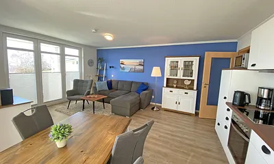 Essbereich mit Blick zur Couch