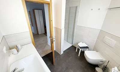 2. Schlafzimmer mit 2 Einzelbetten und Kleiderschrank