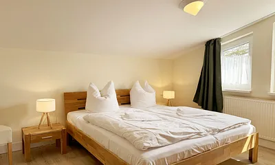 Schlafzimmer mit Dachschräge