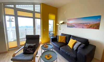 gemütliche Couch und Relax Sessel