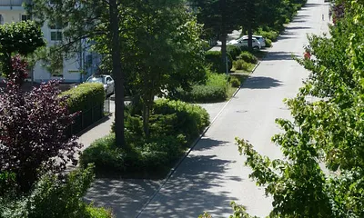 Ausblick vom Balkon der Wohnung in die Strandstraße, bis zum Ostseestrand sind es nur ca 250 m.  
