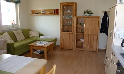 Der Wohn- Koch- und Essbereich unserer Wohnung bietet ausreichend Platz für einen erholsamen Aufenthalt. 