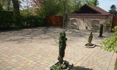 Pkw Stellfläche auf dem Hof