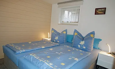 Das Schlafzimmer - 2 Liegen, können auch auseinander gestellt werden