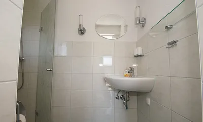 Der Sanitärbereich - Dusche, Waschbecken, WC