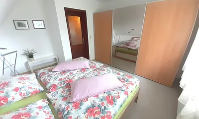  Schwebetürenschrank mit viel Stauraum