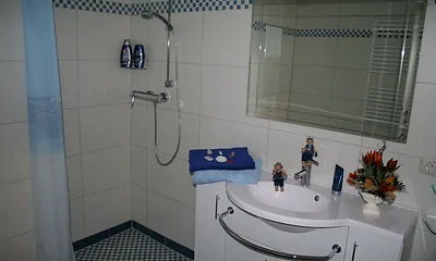 Bad mit ebenerdiger Dusche