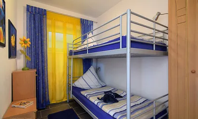 Kinderschlafzimmer mit Etagenbett (Abmessungen 0,90 X 2 Meter)