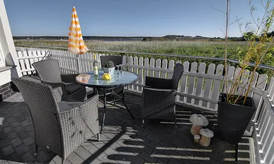 Ihre Terrasse mit Blick auf den Zickersee und die Ostsee/Greifswalder Bodden.