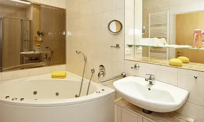 Badezimmer mit Whirlpool