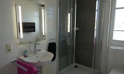 Badezimmer mit Fenster