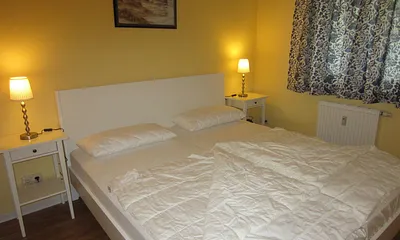 Schlafzimmer 1