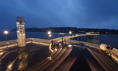 Seebrücke bei Nacht