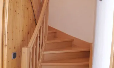 Die Treppe von unten gesehen