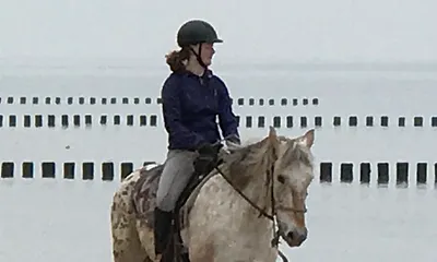 Reiten am Ufer der Ostsee 
