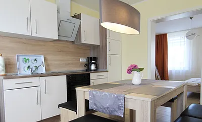 Küchenzeile mit Eßecke