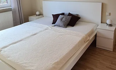 Schlafzimmer 1