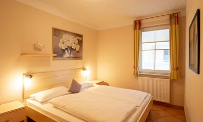 Schlafzimmer 1
