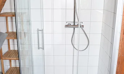 neue Dusche mit Regenbrause