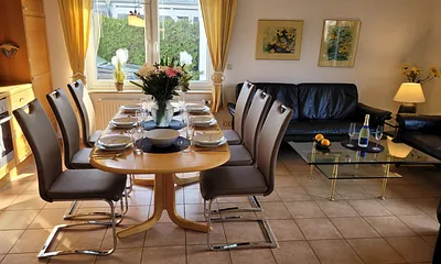 der Speisetisch läd zu jeder Mahlzeit