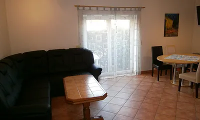 Wohnbereich/ ausziehbare Couch max. 2 Personen