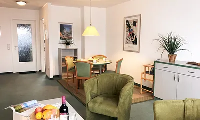 separater Essbereich im Wohnzimmer