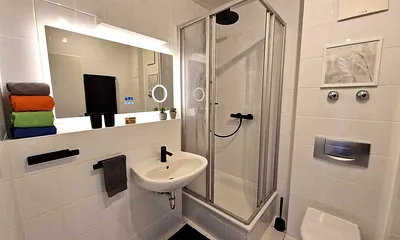 Badezimmer mit Dusche