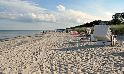 Strand von Juliusruh, nur 100 m von der Strandresidenz enfernt - Blick nach rechts