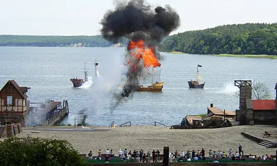 Störtebeker Festspiele - vom Hafen Breege zu den Festspielen - Empfehlenswert