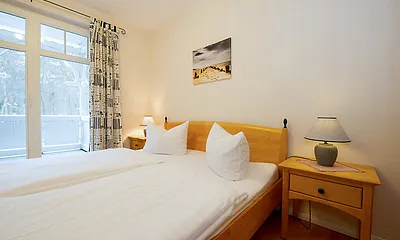 Schlafzimmer mit Doppelbett