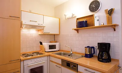 komplett eingerichtete Küchenzeile