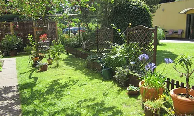 seitliche Ansicht vor dem Zimmer