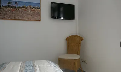 Schlafzimmer mit zweitem TV-Gerät