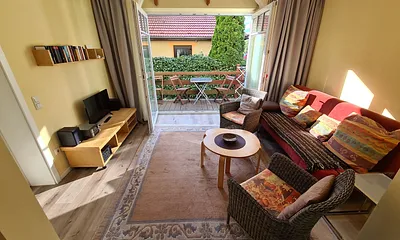 Sitzecke mit Schlafsofa und Balkon / WLAN kostenfrei (100 Mbit/s)