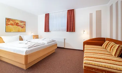 Schlafzimmer mit Aufbettung für 3 Personen