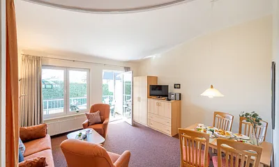 Wohnzimmer mit Essplatz