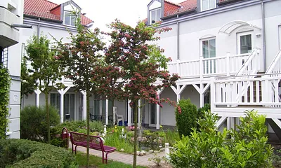 Innenhof mit Wasserlandschaft