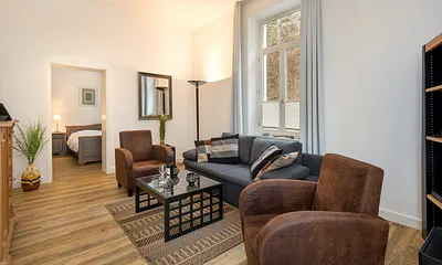 Hier der Blick Richtung Schlafzimmer. Es hat natürlich eine Tür, siehe Foto unten.