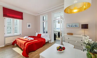 Blick durch das Schlaf- und Eßzimmer.