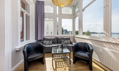 Auf der Couch in der Loggia kann aufgebettet werden.