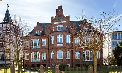 Die Villa Glückspilz am Strand von Binz.