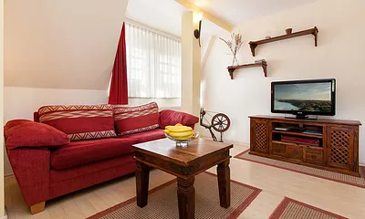 WLAN steht in der Ferienwohnung kostenfrei zur Verfügung. Das TV-Gerät ist internetfähig.