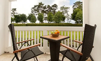 Vom schönen Balkon schauen Sie Richtung Ostsee.