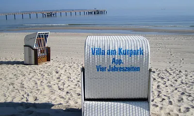 Zur Ferienwohnung gehört von Mai-September ein kostenfreier Strandkorb am nächsten Strandabschnitt. 