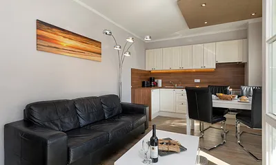 Die bequeme Couch hat keine Schlaffunktion.