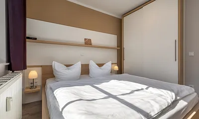 ... und Kleiderschrank.