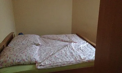 Schlafzimmer mit Doppelbett