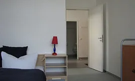 Das Appartement D 301 Typ 301 verfügt über zwei Zimmer und eine separate Küche mit Essplatz. Alle Räume gehen vom kleinen Flur ab.